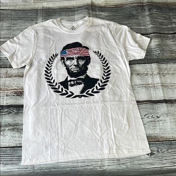 White Graphic T-Shirt with Abraham Lincoln Patriotic Design SZ Medium - Picture 2 of 7